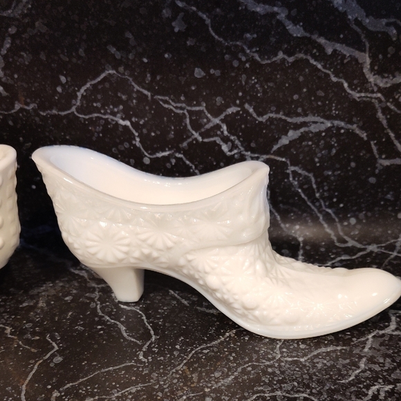 2 Fenton Shoe Slippers Daisy And Button And Cat Hobnail Patterns Milk - Picture 4 of 7